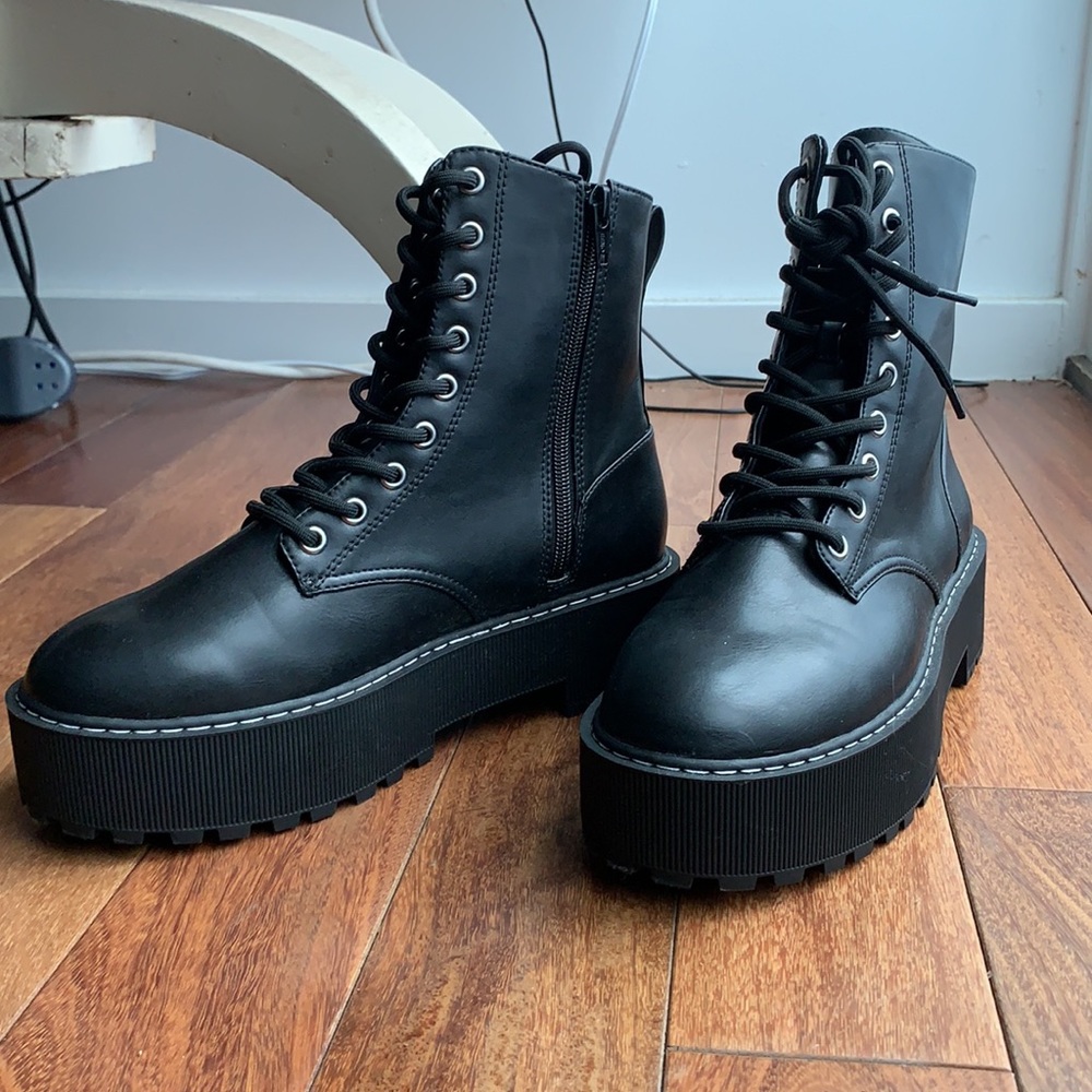 H&M Platform Combat Boots✨